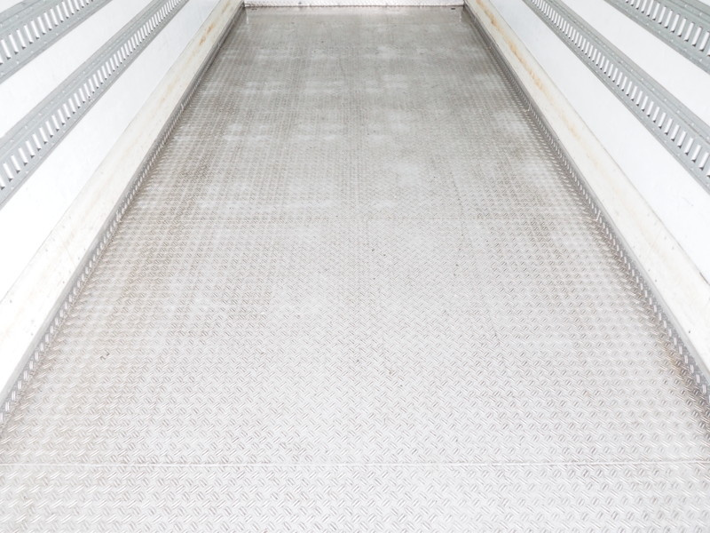 いすゞ フォワード 冷凍バン 中型 TKG-FRR90T2 年式 H25[写真11]