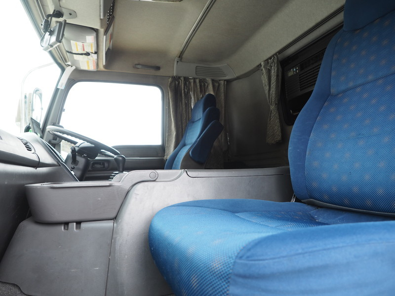 いすゞ ギガ ウイング車 大型 QKG-CYJ77A 年式 H26[写真27]