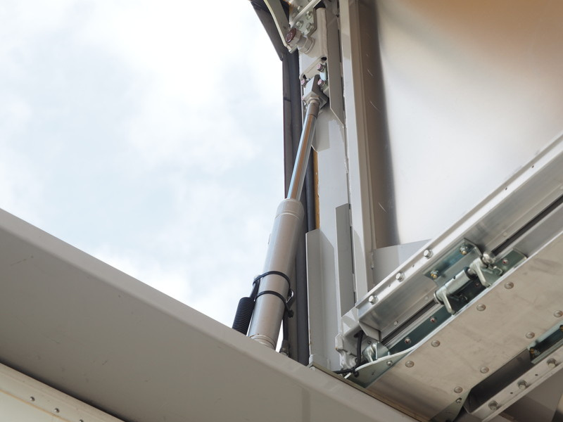 いすゞ ギガ ウイング車 大型 QKG-CYJ77A 年式 H26[写真08]