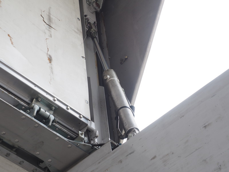 いすゞ ギガ ウイング車 大型 QKG-CYJ77A 年式 H24[写真10]