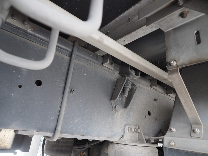 いすゞ ギガ ウイング車 大型 QKG-CYJ77A 年式 H24[写真40]