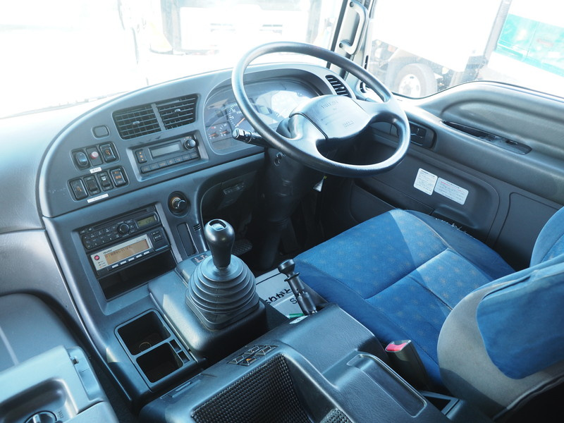 いすゞ ギガ ウイング車 大型 PKG-CYJ77W8A 年式 H19[写真30]