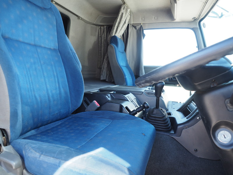 いすゞ ギガ ウイング車 大型 QKG-CYJ77A 年式 H25[写真26]