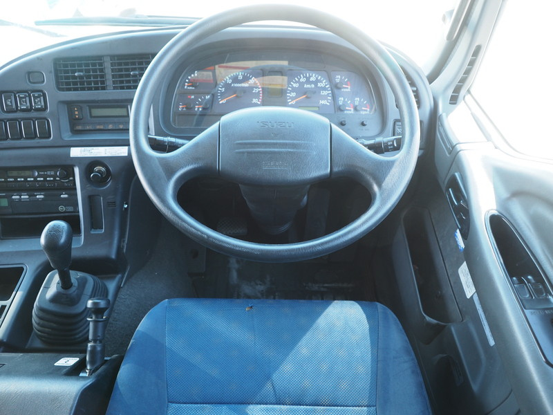 いすゞ ギガ ウイング車 大型 QKG-CYJ77A 年式 H25[写真27]