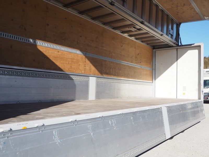 いすゞ ギガ ウイング車 大型 QKG-CYJ77A 年式 H25[写真16]