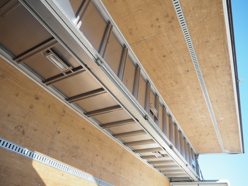 いすゞ ギガ ウイング車 大型 QKG-CYJ77A 年式 H25[写真17]