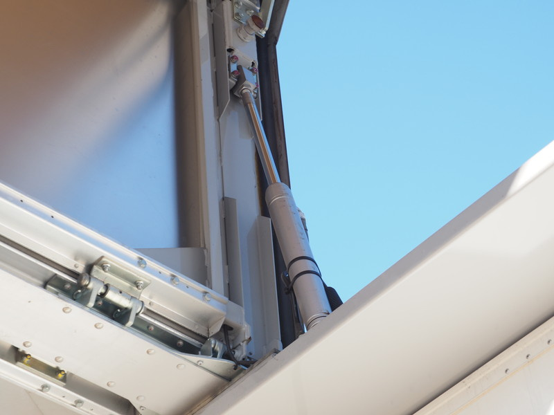 いすゞ ギガ ウイング車 大型 QKG-CYJ77A 年式 H25[写真14]