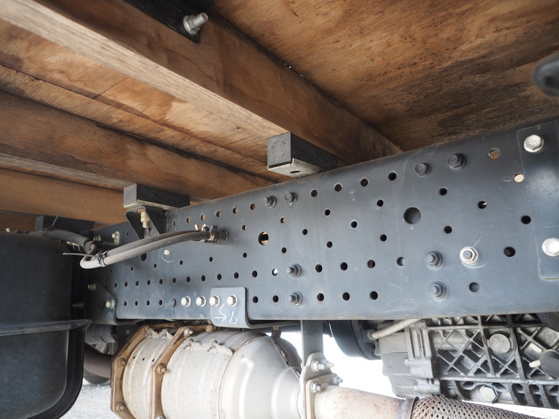 いすゞ エルフ 平ボディ 小型 TRG-NPR85AR 年式 H27[写真26]