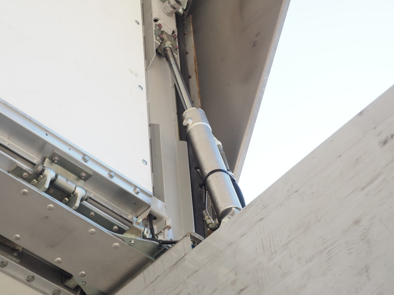 いすゞ ギガ ウイング車 大型 LKG-CYL77A 年式 H23[写真09]