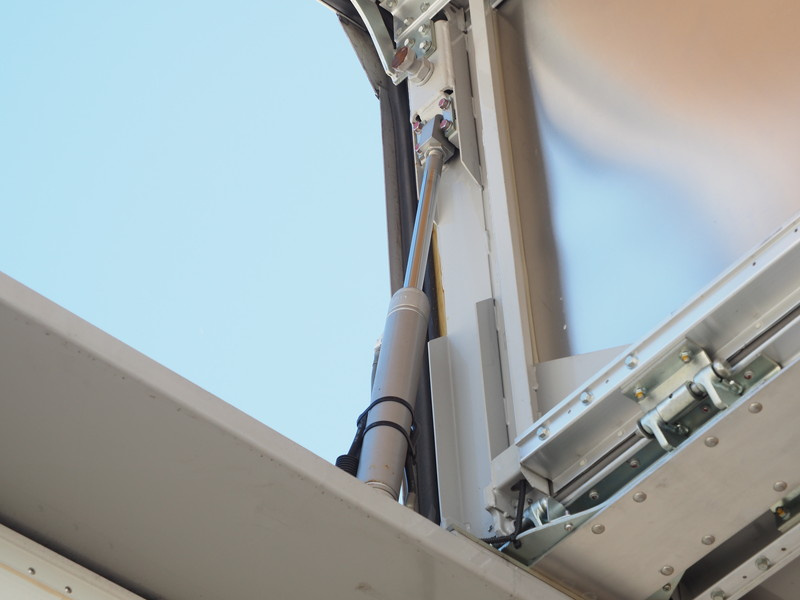 いすゞ ギガ ウイング車 大型 QKG-CYJ77A 年式 H27[写真11]