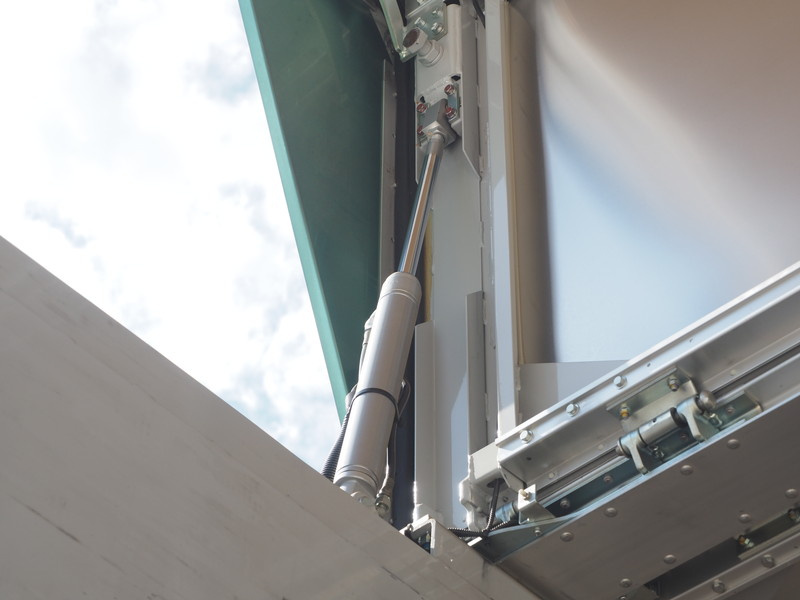 いすゞ ギガ ウイング車 大型 QKG-CYJ77A 年式 H27[写真14]