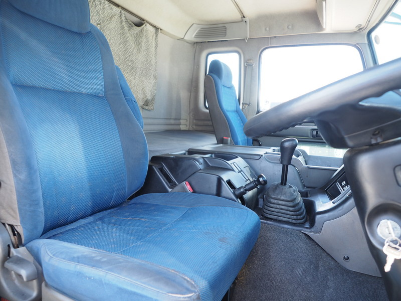 いすゞ ギガ ウイング車 大型 QKG-CYJ77A 年式 H27[写真25]