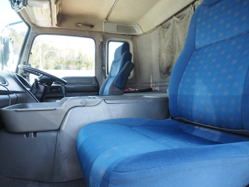 いすゞ ギガ ウイング車 大型 QKG-CYJ77A 年式 H27[写真29]