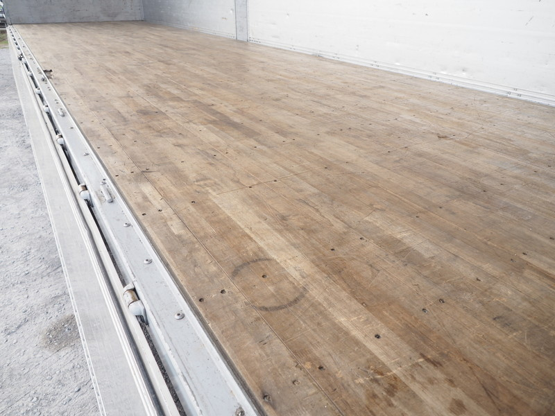 いすゞ ギガ ウイング車 大型 QKG-CYJ77A 年式 H27[写真19]