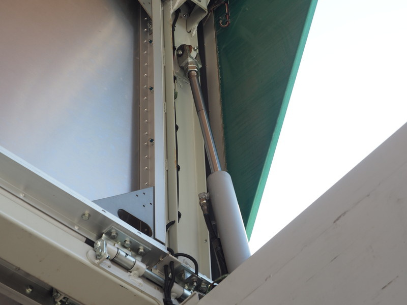 いすゞ ギガ ウイング車 大型 QKG-CYJ77A 年式 H24[写真09]