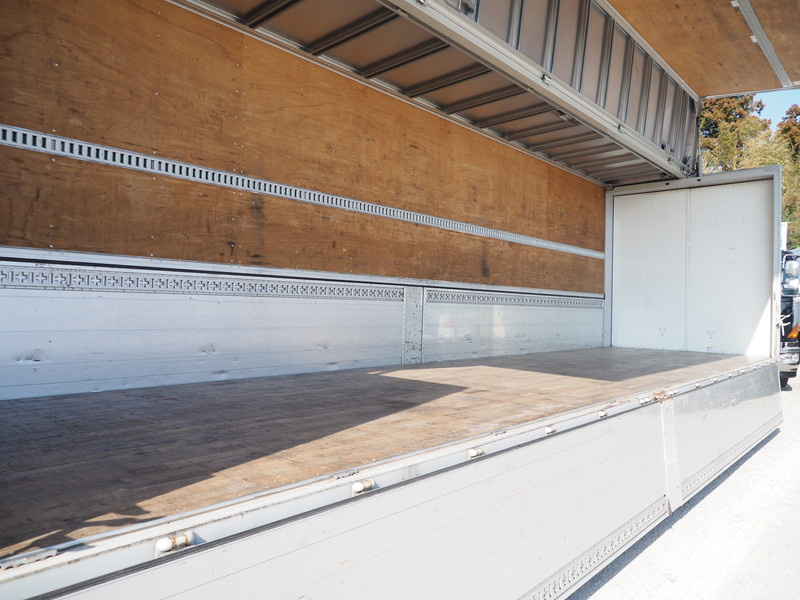 いすゞ ギガ ウイング車 大型 QKG-CYJ77A 年式 H24[写真16]