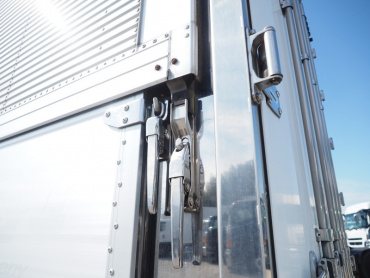 いすゞ ギガ ウイング車 大型 PKG-CYJ77W8A 年式 H19 [写真11]