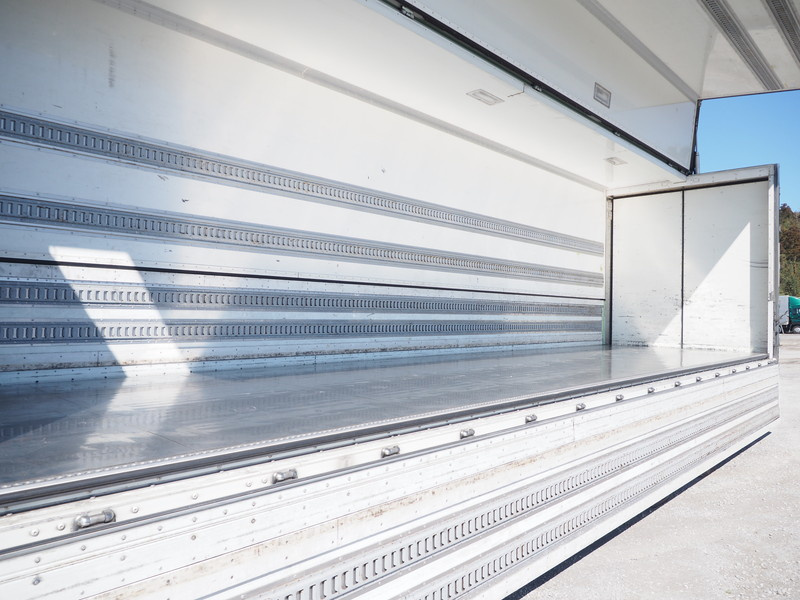 いすゞ ギガ 冷凍ウイング 大型 LKG-CYJ77A 年式 H24[写真16]