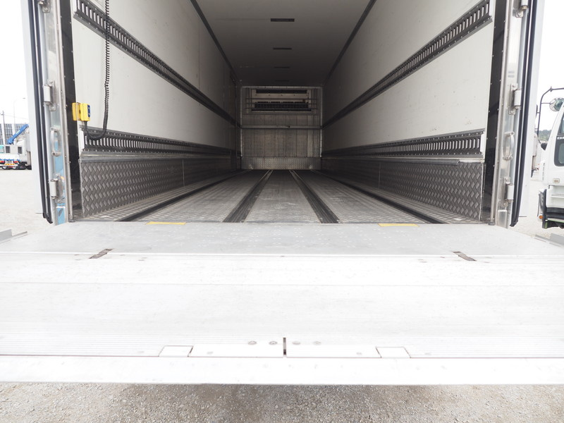 いすゞ ギガ 冷凍バン 大型 LKG-CYJ77A 年式 H24[写真18]