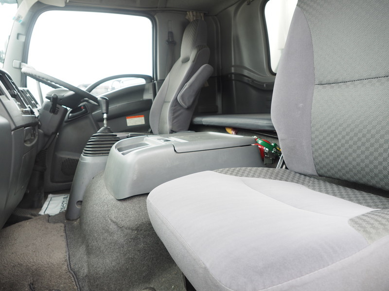 いすゞ フォワード 冷凍バン 中型 TKG-FRR90T2 年式 H27[写真29]