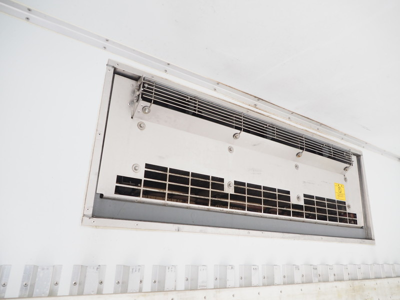 いすゞ フォワード 冷凍バン 中型 TKG-FRR90T2 年式 H27[写真15]