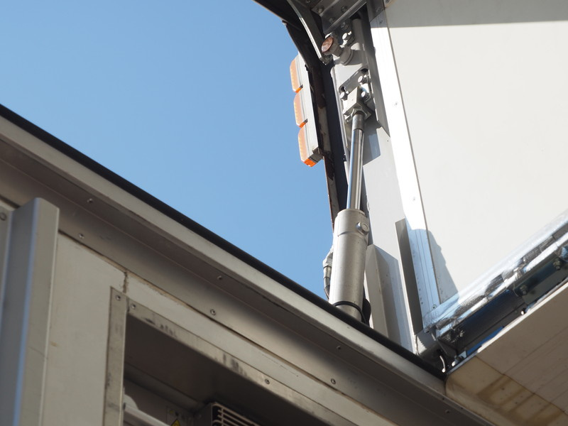 いすゞ ギガ 冷凍ウイング 大型 LKG-CYJ77A 年式 H24[写真13]