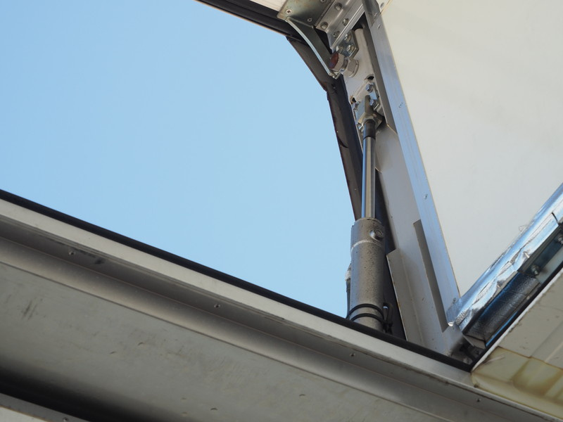 いすゞ ギガ 冷凍ウイング 大型 LKG-CYJ77A 年式 H24[写真10]