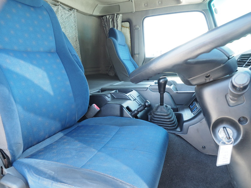 いすゞ ギガ 冷凍バン 大型 QKG-CYJ77A 年式 H26[写真17]