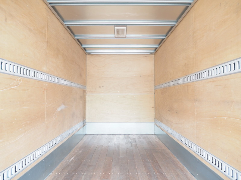 いすゞ エルフ バン車 小型 TPG-NMR85AN 年式 H27[写真10]