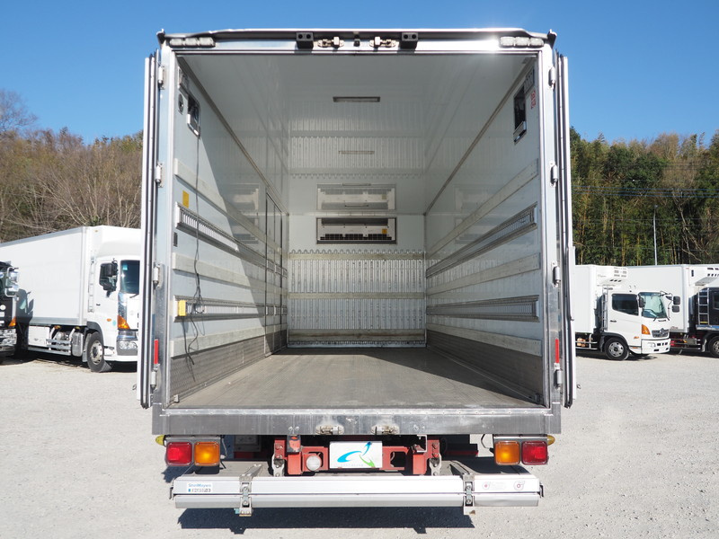 いすゞ フォワード 冷凍バン 中型 TKG-FRR90T2 年式 H27[写真12]