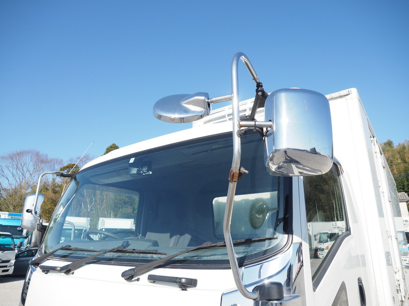 いすゞ フォワード 冷凍バン 中型 TKG-FRR90T2 年式 H27[写真08]