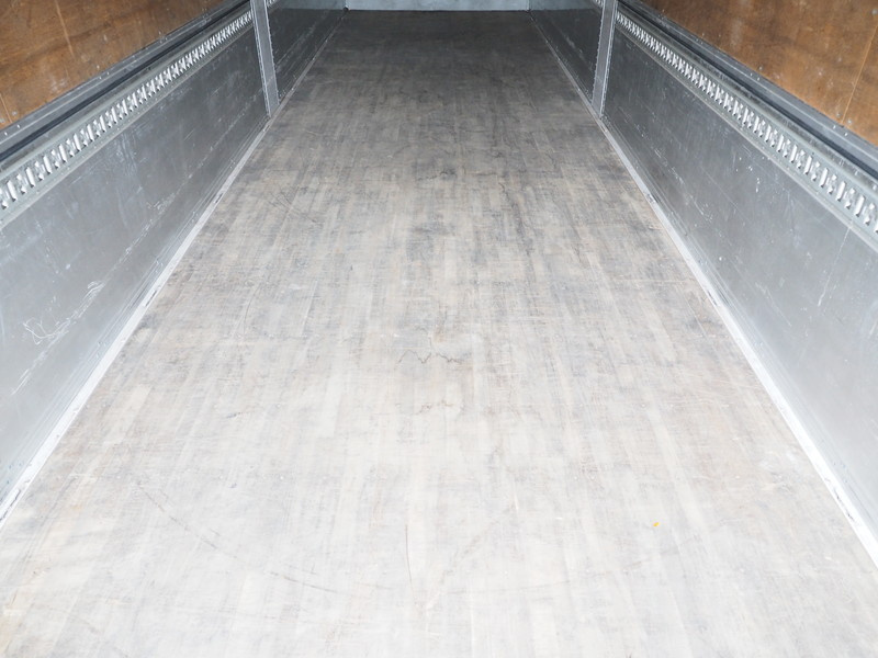 いすゞ ギガ ウイング車 大型 PKG-CYJ77W8 年式 H22[写真22]