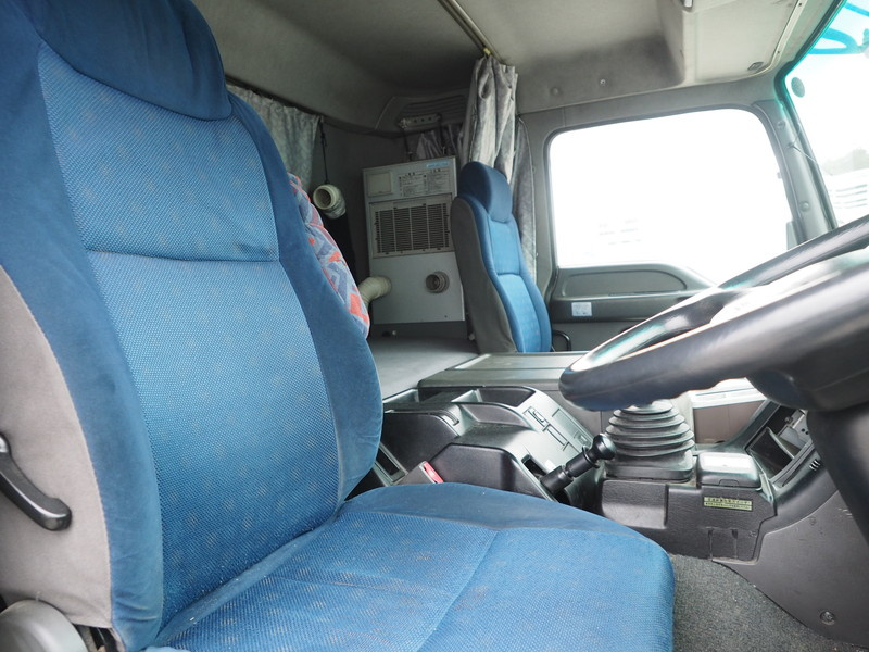 いすゞ ギガ ウイング車 大型 PKG-CYJ77W8 年式 H22[写真24]