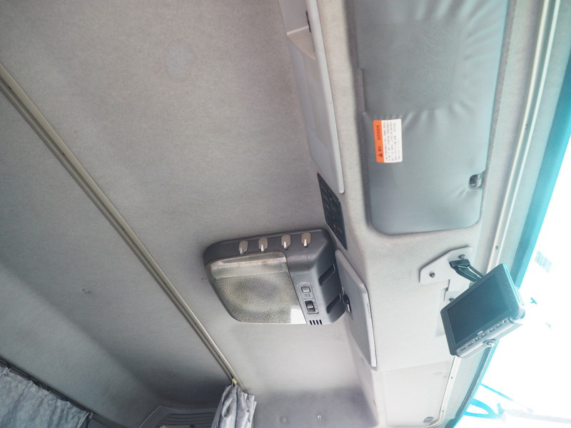 いすゞ ギガ ウイング車 大型 PKG-CYJ77W8 年式 H22[写真27]