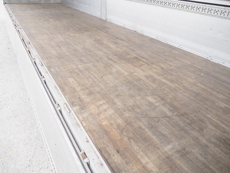 いすゞ ギガ ウイング車 大型 PKG-CYJ77W8 年式 H22[写真19]