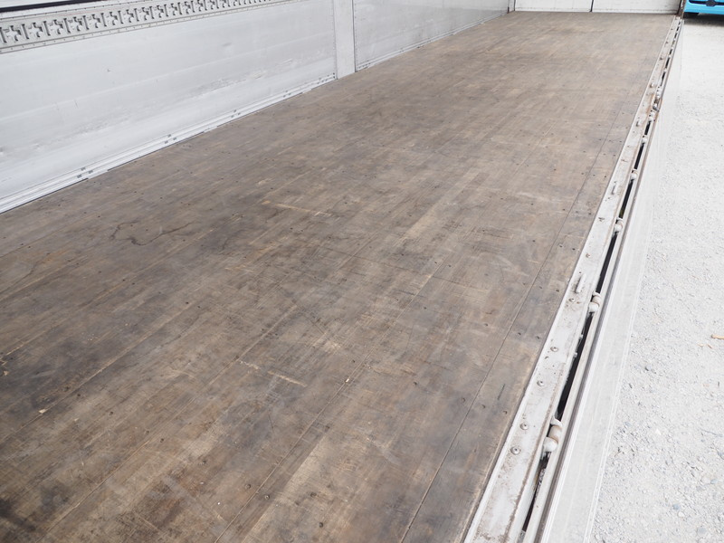 いすゞ ギガ ウイング車 大型 PKG-CYJ77W8 年式 H22[写真20]