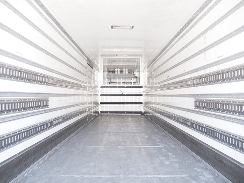 いすゞ ギガ 冷凍バン 大型 PDG-CYJ77W8Z 年式 H21[写真11]