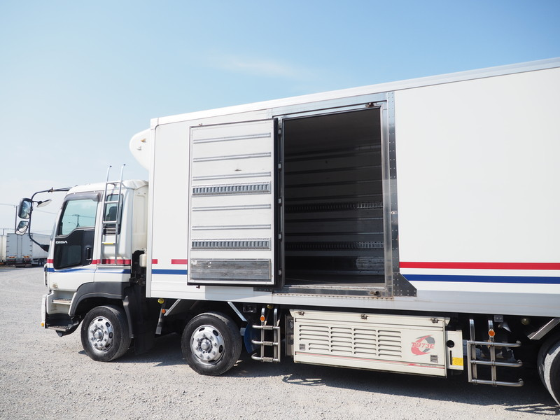 いすゞ ギガ 冷凍バン 大型 PDG-CYJ77W8Z 年式 H21[写真09]