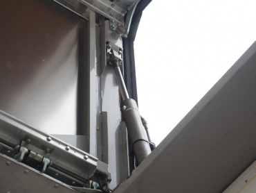 いすゞ ギガ ウイング車 大型 PKG-CYJ77W8 年式 H22 [写真15]