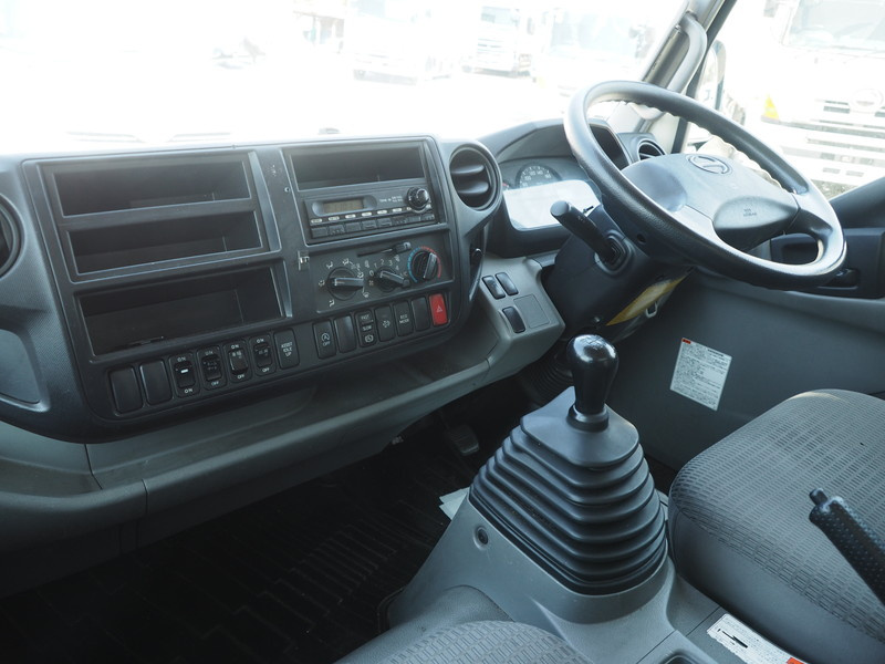 日野 デュトロ バン車 小型 TKG-XZU710 年式 H27[写真22]