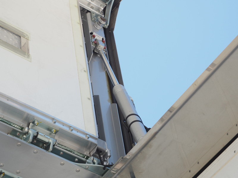 UDトラックス クオン ウイング車 大型 QKG-CG5ZA 年式 H26[写真17]