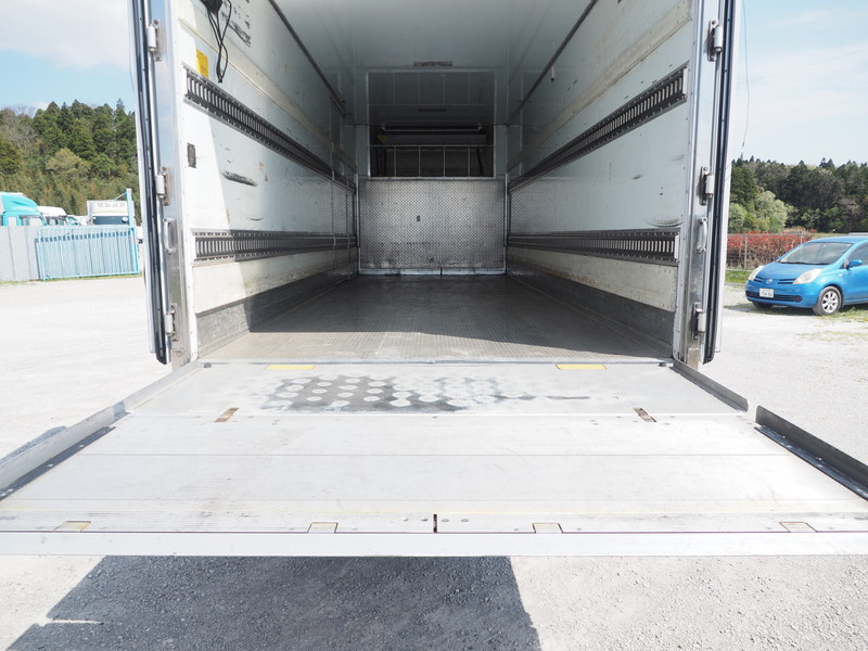 三菱ふそう ファイター 冷凍バン 中型 PDG-FK61F 年式 H22[写真19]