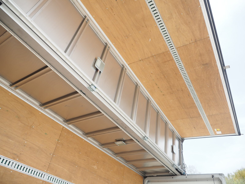 いすゞ フォワード ウイング車 中型 TKG-FRR90T2 年式 H27[写真17]