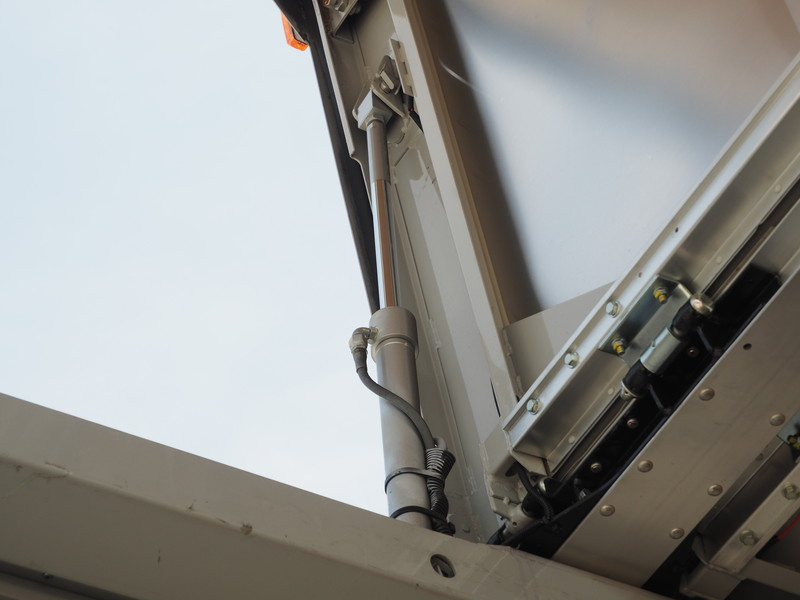 いすゞ フォワード ウイング車 中型 TKG-FRR90T2 年式 H27[写真10]