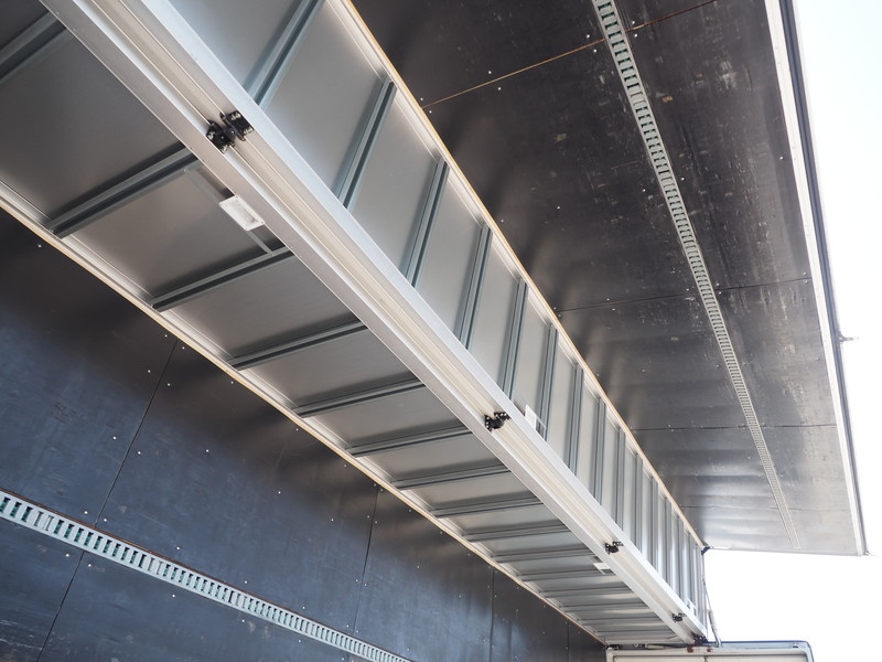 いすゞ ギガ ウイング車 大型 LKG-CYJ77A 年式 H23[写真18]