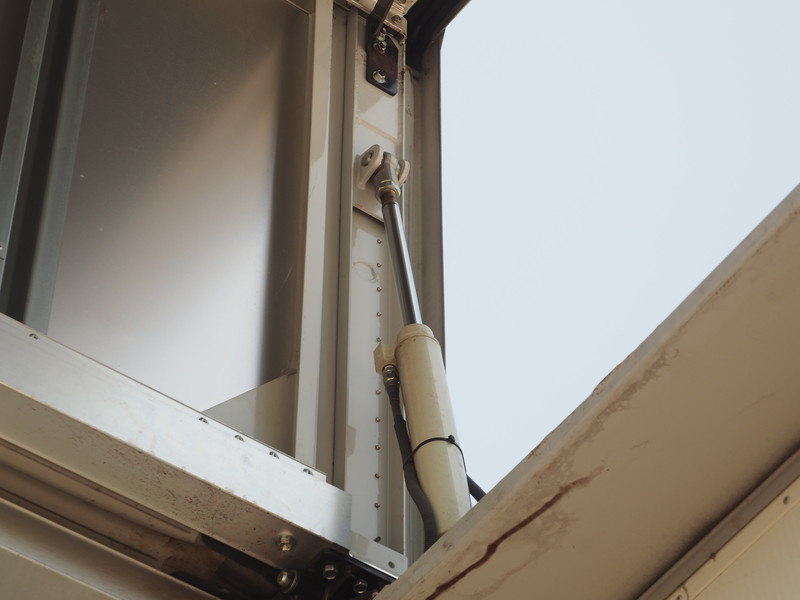 いすゞ ギガ ウイング車 大型 LKG-CYJ77A 年式 H23[写真15]