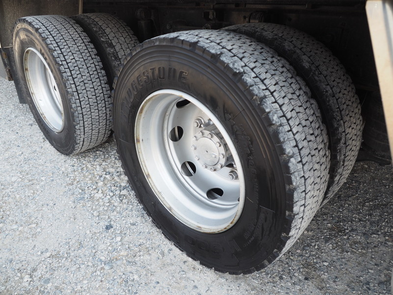 いすゞ ギガ ウイング車 大型 LKG-CYJ77A 年式 H23[写真37]