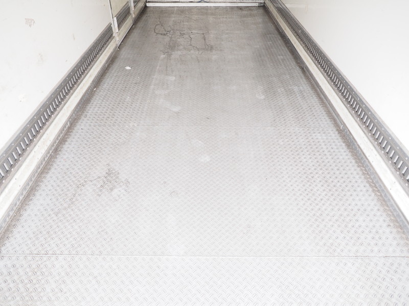 いすゞ フォワード 冷凍バン 中型 PKG-FRR90T2 年式 H23[写真12]