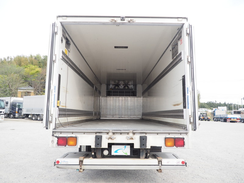 いすゞ フォワード 冷凍バン 中型 PKG-FRR90T2 年式 H23[写真10]