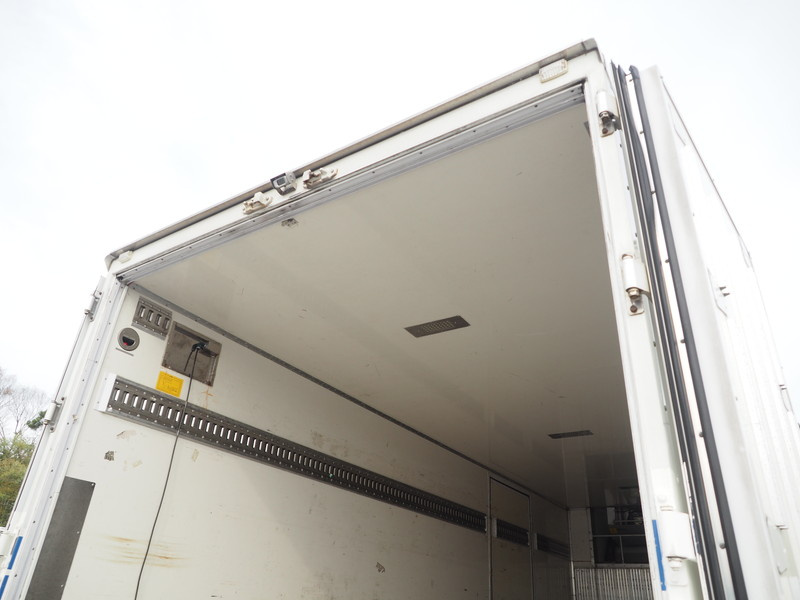 いすゞ フォワード 冷凍バン 中型 PKG-FRR90T2 年式 H23[写真13]